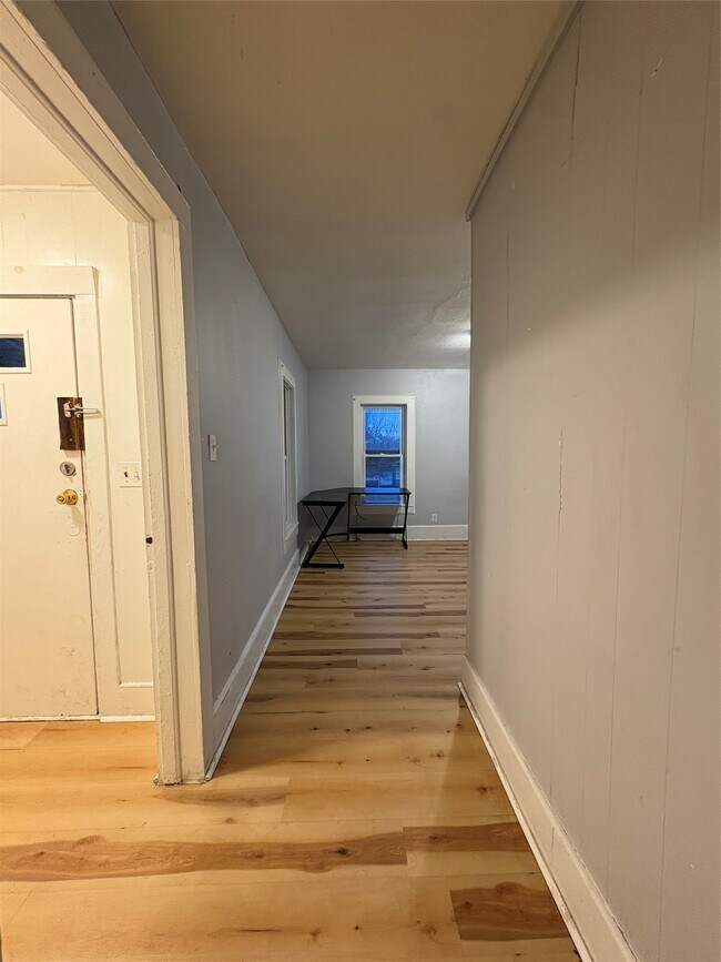 Building Photo - 519 E Main St