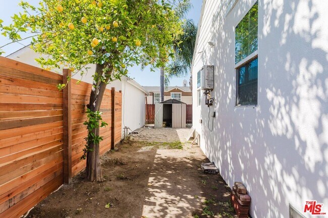 Building Photo - 6712 Cedros Ave