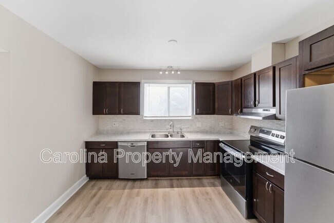 Building Photo - 2405 Greenland Ave