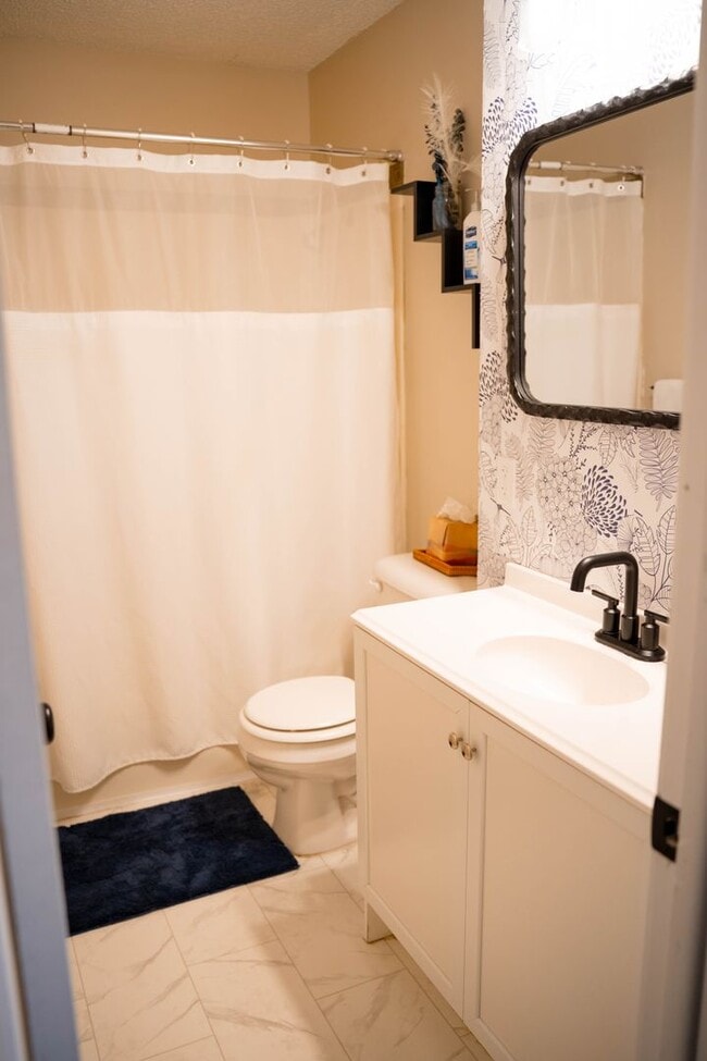 Building Photo - 2020 Fairfield St