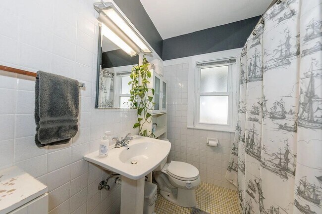 Building Photo - DG-1549 N 57th Street