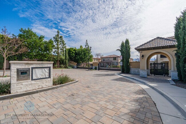 Building Photo - Beautifully Upgraded 2019-Built 4 Beds 3.5 Baths 2109 Sqft Home in Eastvale!