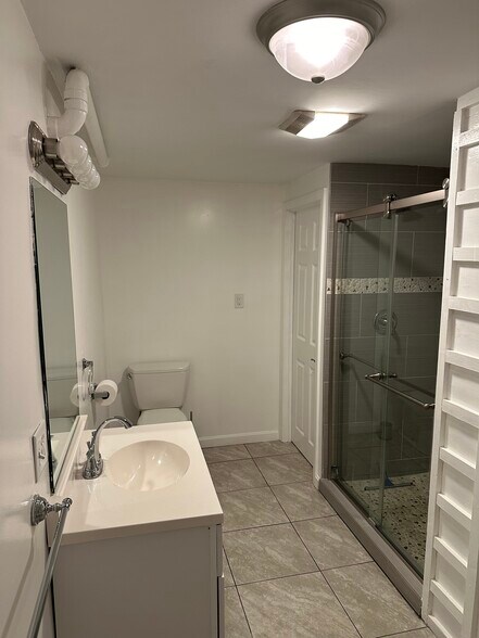 Building Photo - 7 Church St