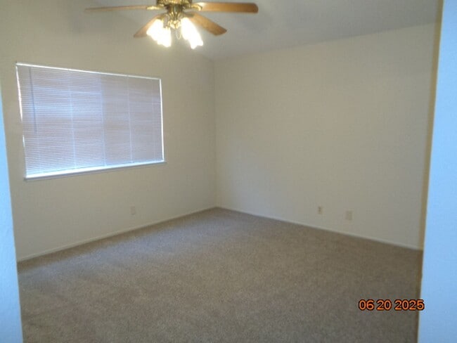 Building Photo - 272 Newport Cir