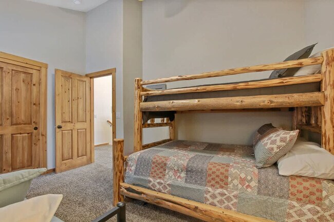 Building Photo - 130 Par Dr