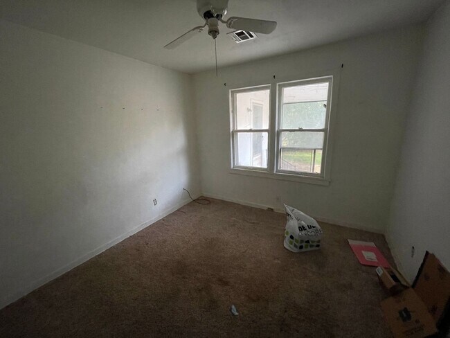 Building Photo - 204 W Kittyhawk Dr