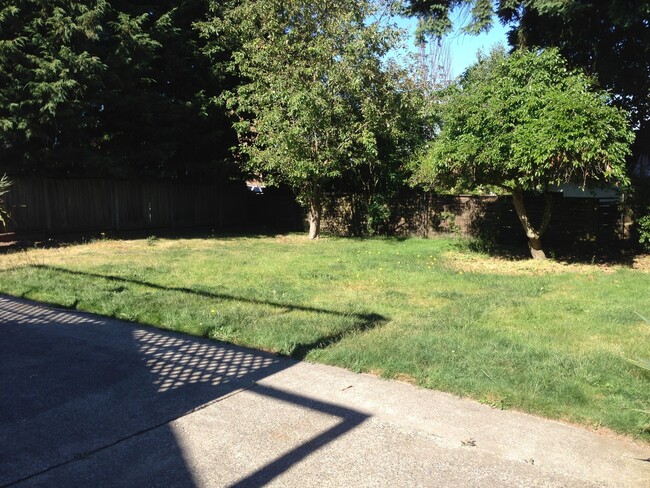 Building Photo - Great 3Bed/1.25 bath in Sweet Location!!