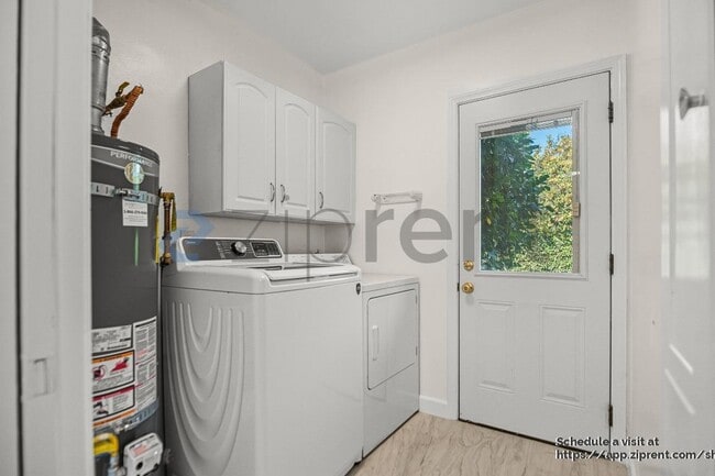 Building Photo - 14927 Jerries Dr