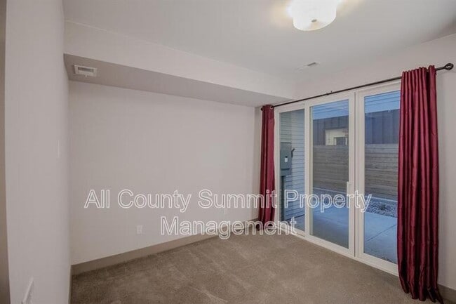 Building Photo - 1567 King St