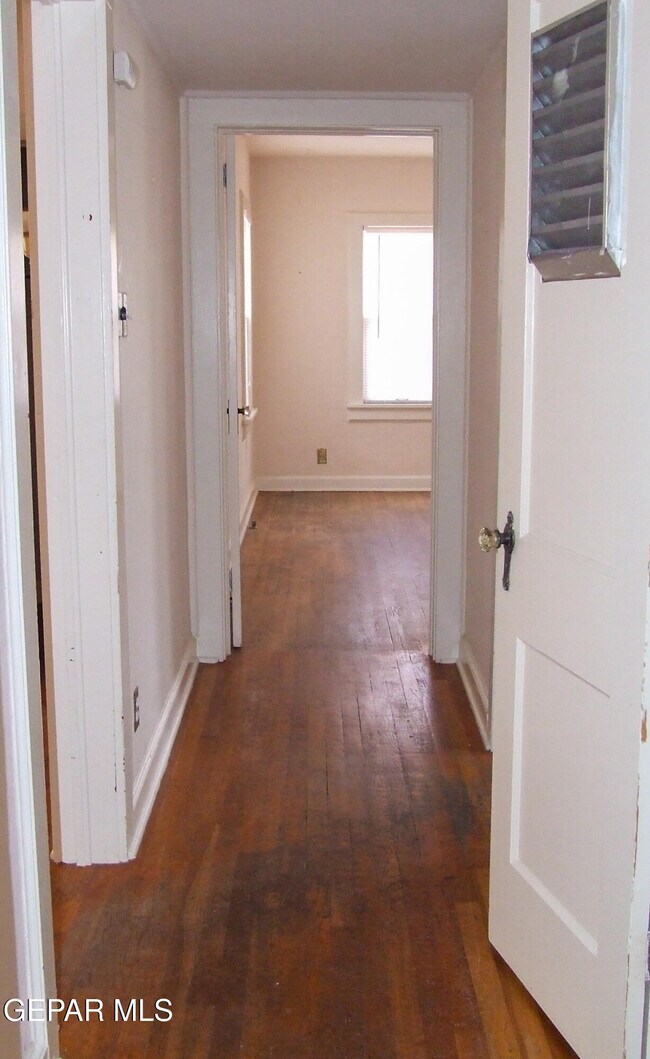 Building Photo - 412 E Baltimore Dr