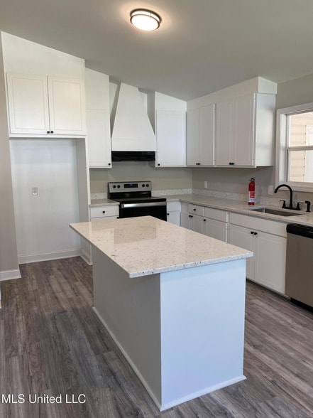 Building Photo - 523 Sardis St