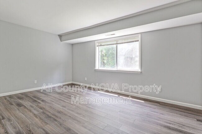 Building Photo - 2303 Olson St