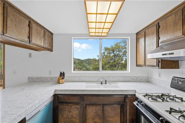 Building Photo - 1334 St Anton Dr