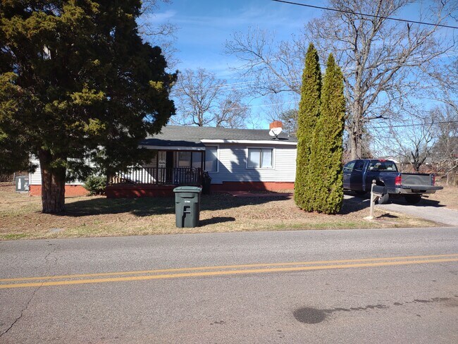 Building Photo - Wenonah Rd