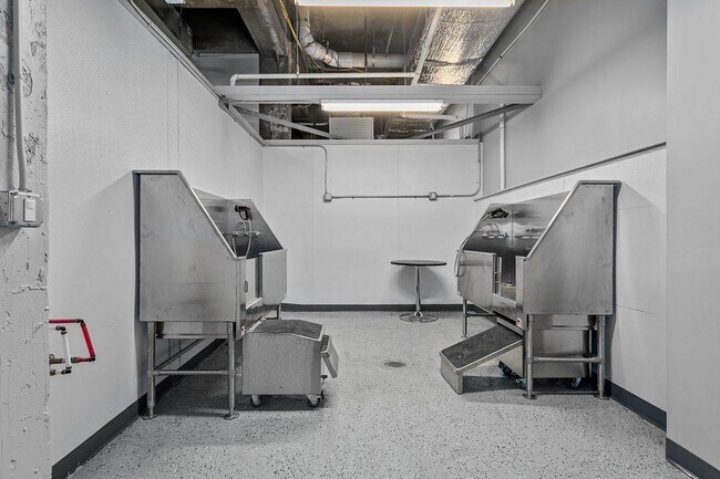 Building Photo - 933 McGee St