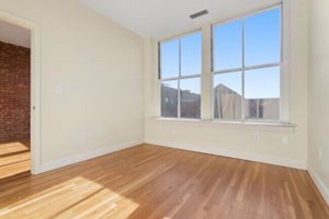 Building Photo - 105-107 Washington Street-Unit 1