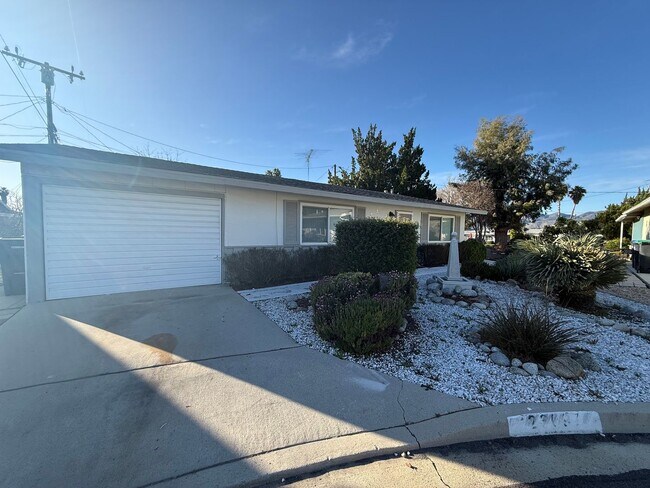 Building Photo - Cozy 2 bedroom 1 bath