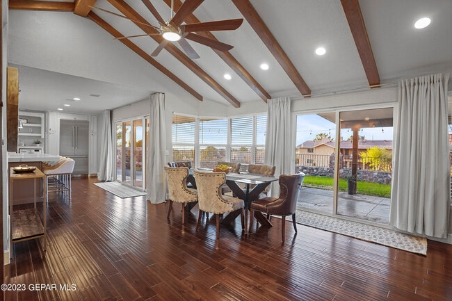 Building Photo - 413 Hollydale Dr