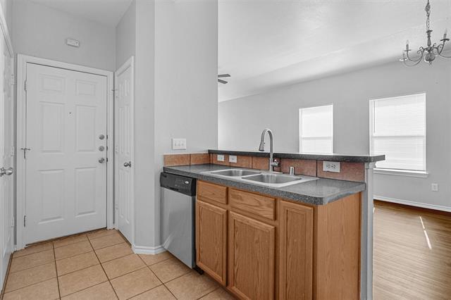 Building Photo - 827 Walnut St