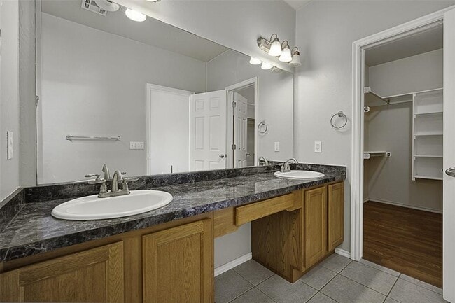 Building Photo - 5924 SE 66th St