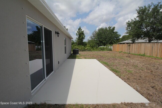 Building Photo - 147 Franzing St