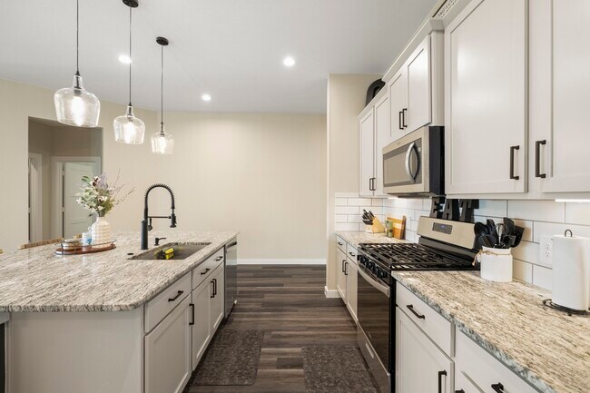 Building Photo - 573 Newcomb Holw Dr