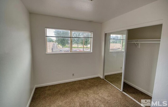 Building Photo - 1446 Model Wy