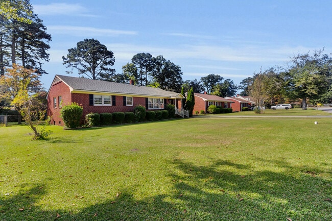 Building Photo - 2307 Woodland Ave