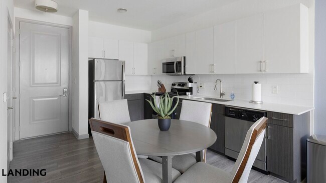 Building Photo - 1001 S Center St