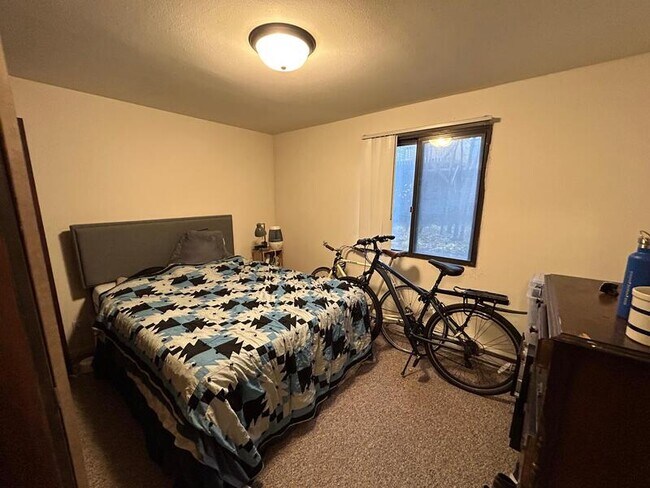 Building Photo - 134 E Johnson St