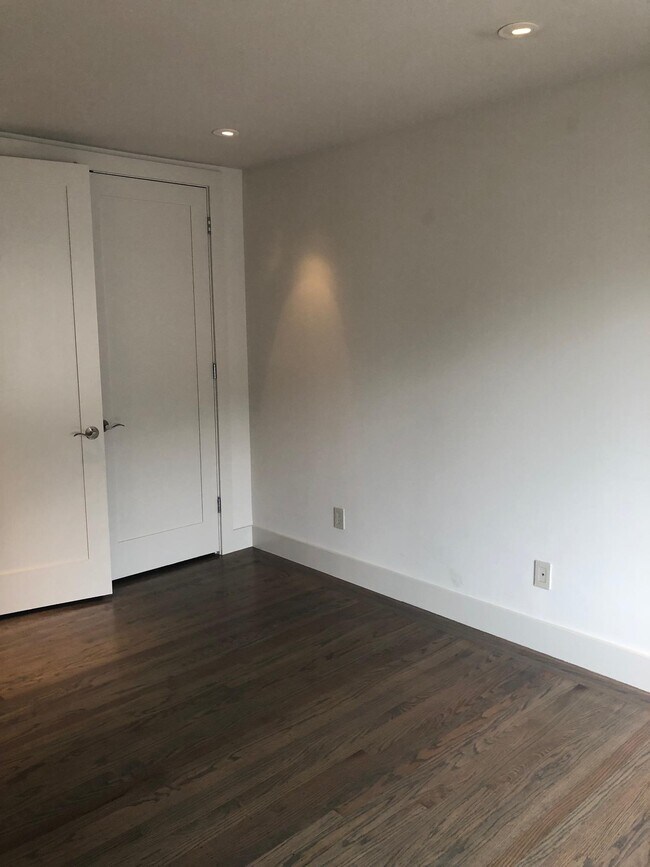 Building Photo - 394 Cresta Vista Dr