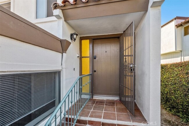 Building Photo - 707 Calle Los Olivos