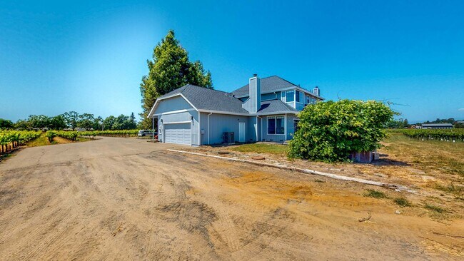 Building Photo - Beautiful 4 bedroom 3.5 bath Home with 2 c...