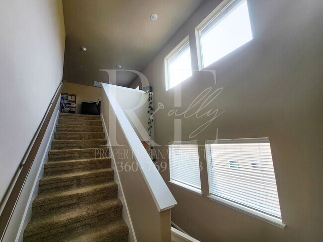 Building Photo - Extra Large Premium Built 4bd