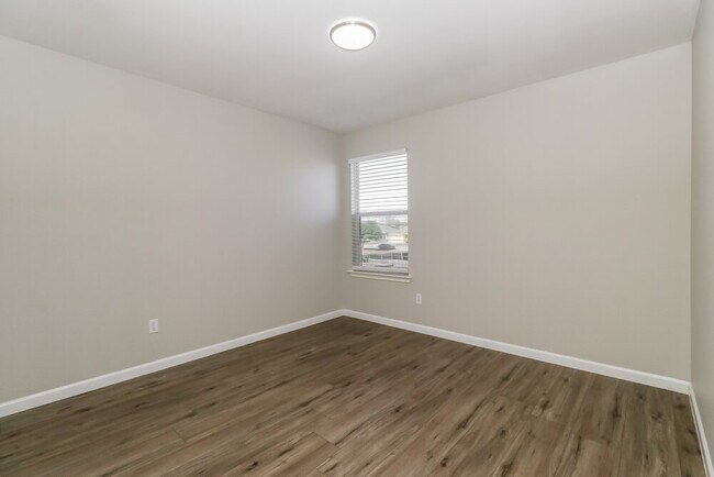 Building Photo - 208 Rinehardt St