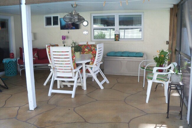 Building Photo - Seasonal Rental