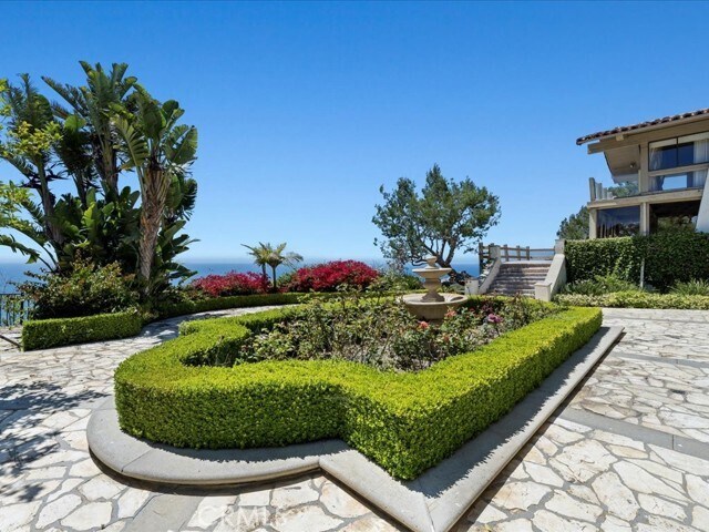 Building Photo - 709 Paseo Del Mar
