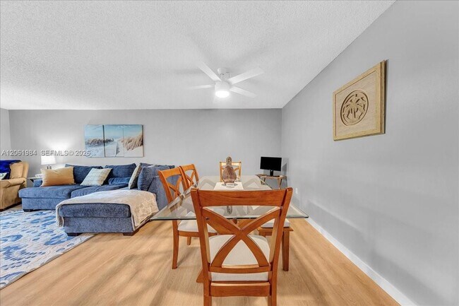 Building Photo - 2240 N Cypress Bend Dr