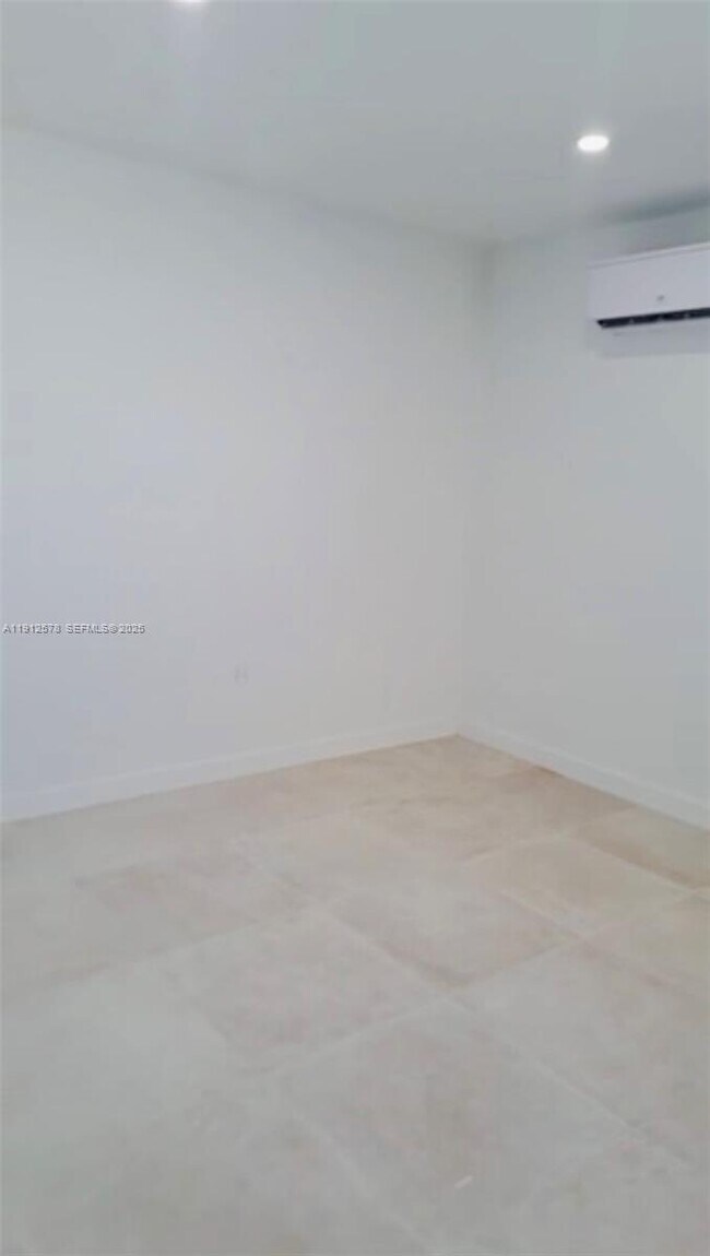 Building Photo - 16020 SW 98th Ct