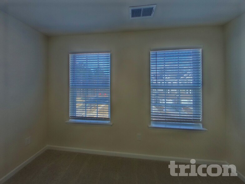 Building Photo - 1041 Bandon Dr