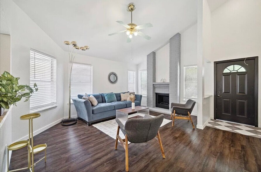 Primary Photo - 3734 Varla Ln