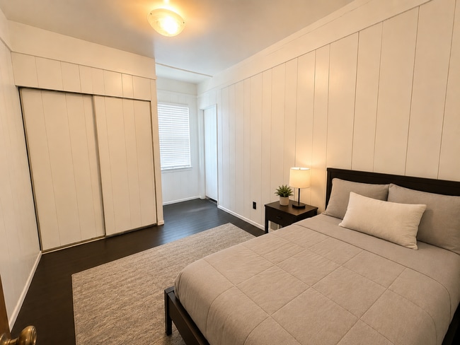Building Photo - MOVE-IN SPECIAL! Roomy 2 bedroom apartment on the growing NW Side! An availability that won't last!