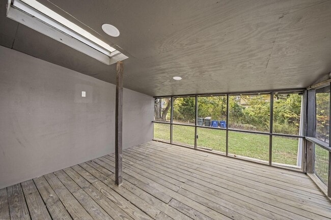 Building Photo - 263 Crestview Rd