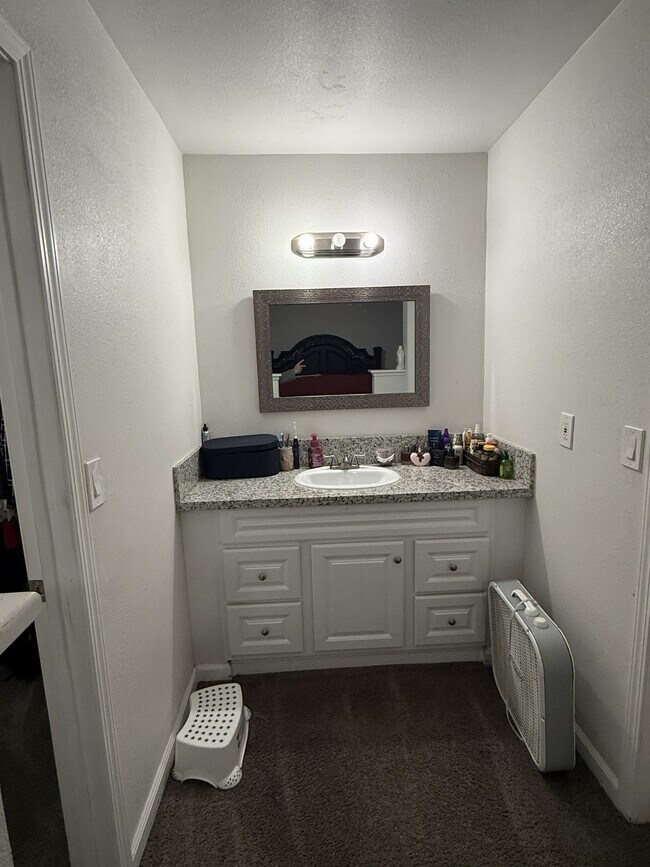 Building Photo - 4610 W Feemster Ave