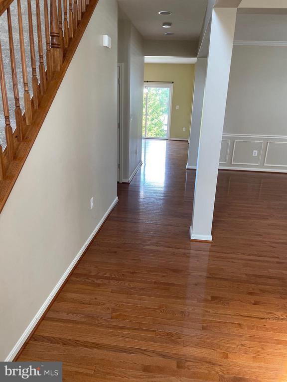 Building Photo - 233 Morlyn Dr