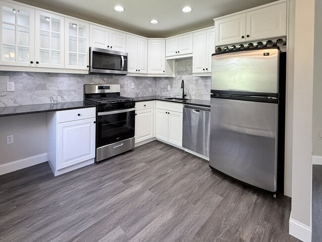 Building Photo - 19 Fernview Ave