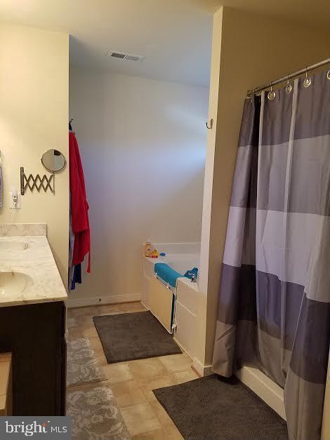 Building Photo - 20 Sandy Ln