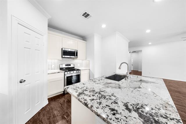 Building Photo - 810 N Walnut St