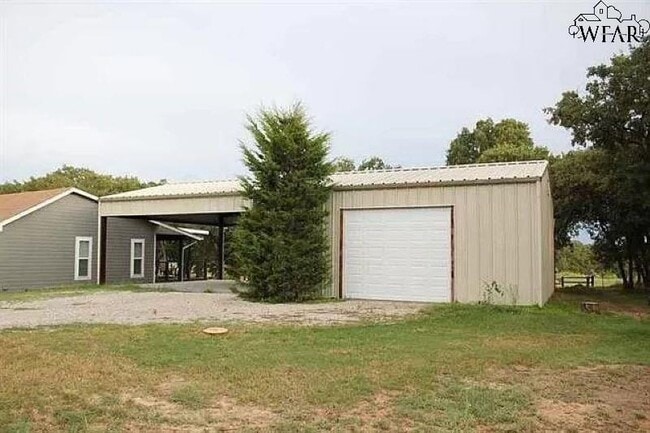 Building Photo - 126 Country Club Dr