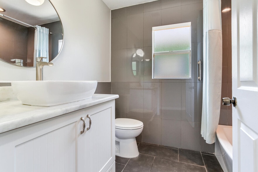 Guest bath - 2120 W Spruce St